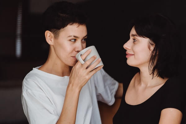 deux femmes ensemble