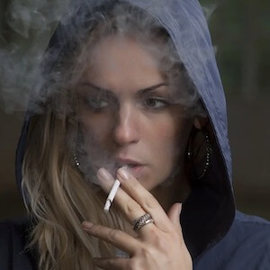 femme fumant