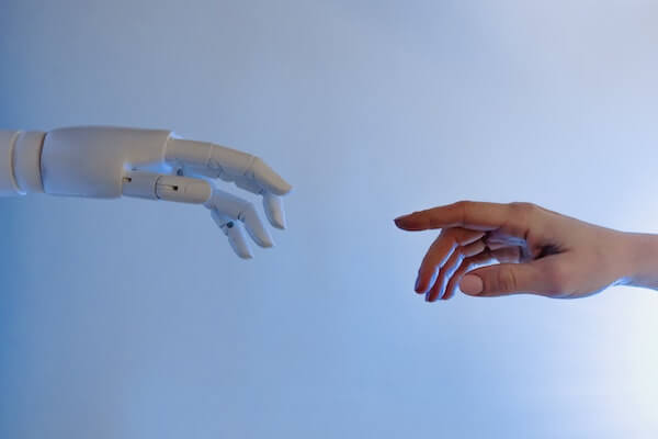 main robot main humain